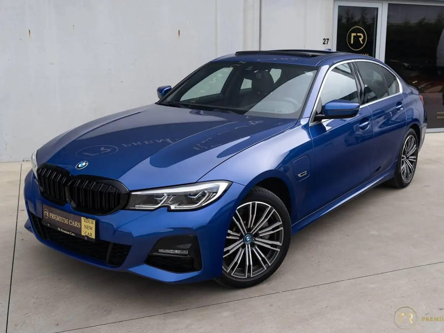 BMW 330 e l M-Sport l xDrive l PHEV l Sunroof l 360° l Head-Up l Laser l Electric Seats