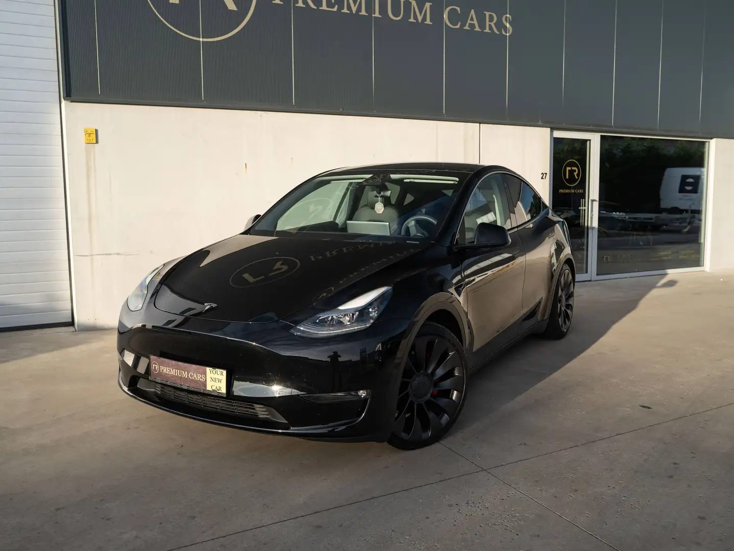 Tesla Model Y Long Range l Performance l Dual Motors l Tow Package