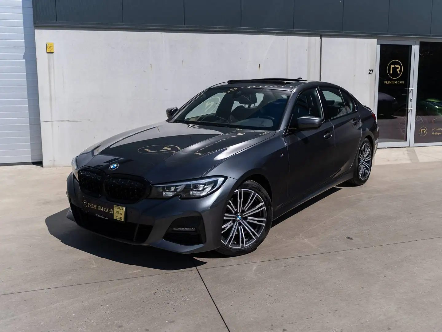 BMW 320 M-Pack l Sunroof l Camera l Trekhaak l Heated Seats l H/K
