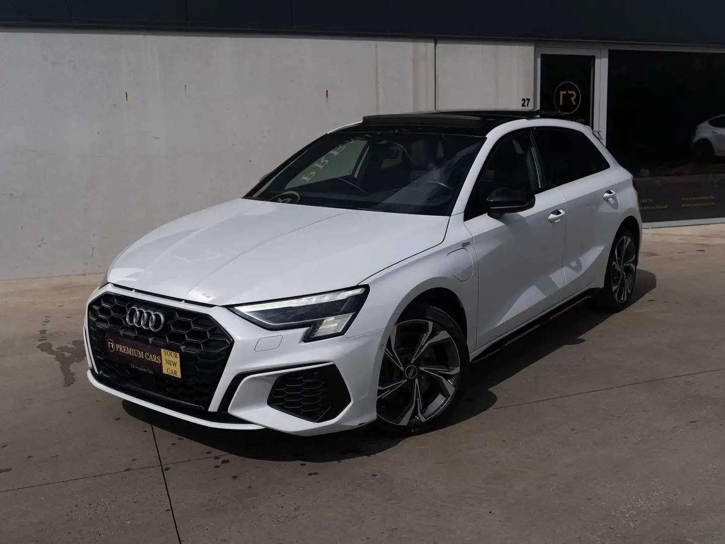 Audi A3 PHEV l 45 TFSI e l Competition l Pano l Full s-Line l Adaptive Cruise l LED