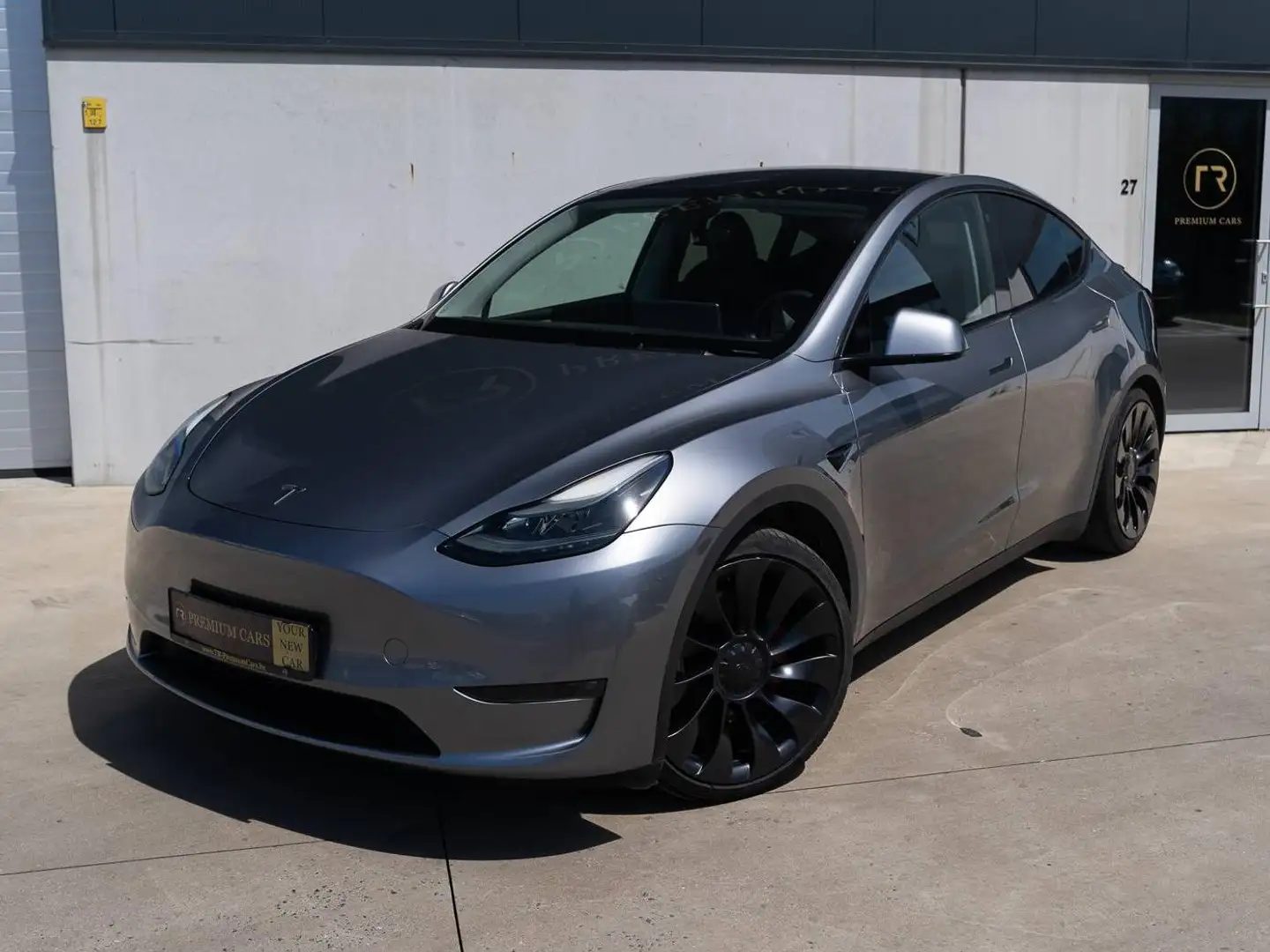 Tesla Model Y Long Range l Performance l Dual Motor l Towhook