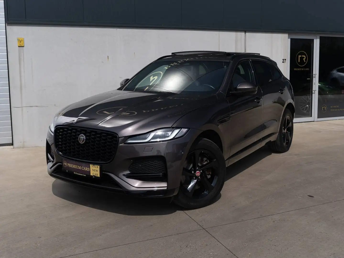Jaguar F-Pace P400e l PHEV l Pano l Electric Seats l AWD l Heated Steer l Camera