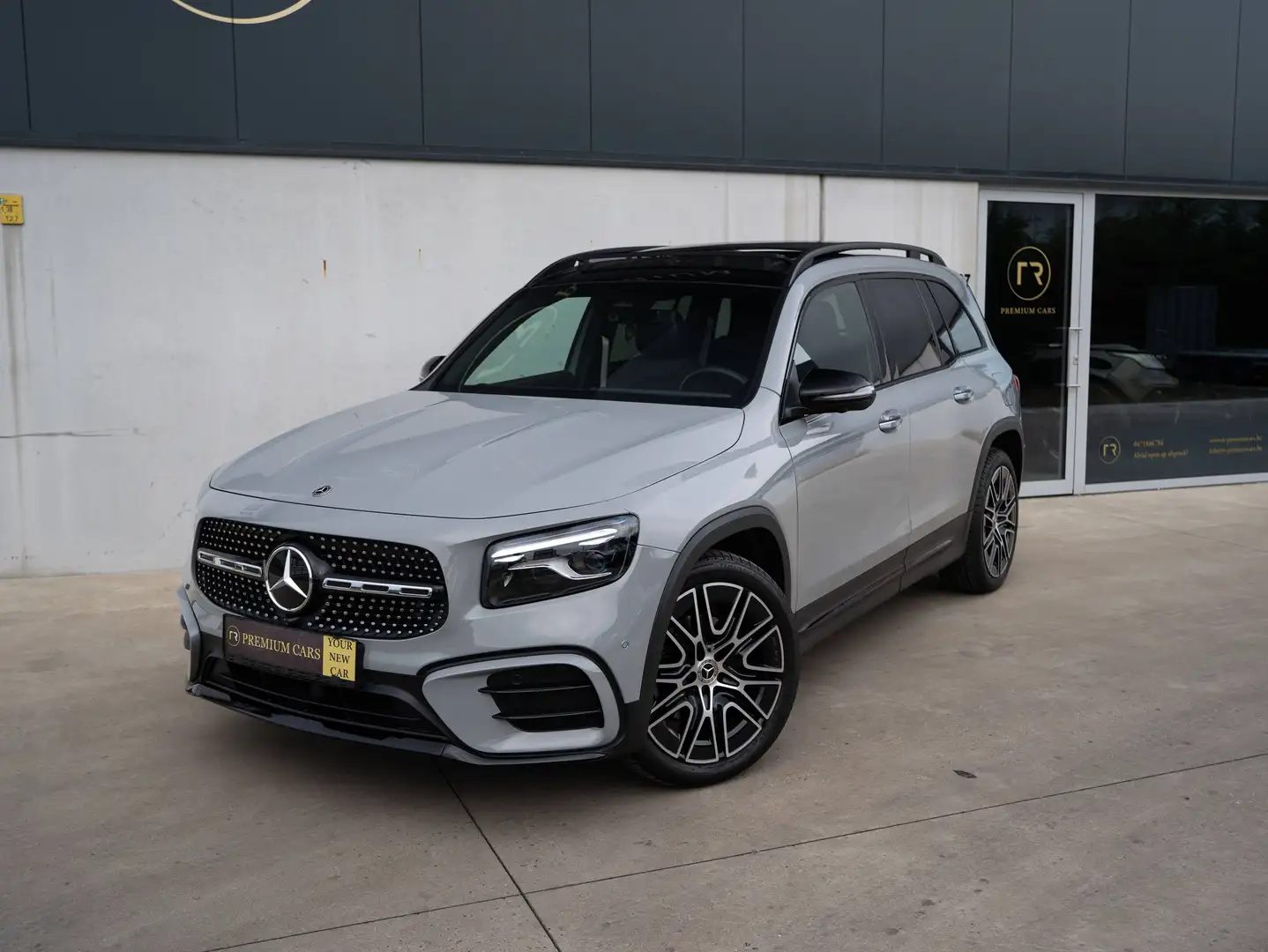 Mercedes-Benz GLB 180 AMG Line l 7 Seat l Pano l Memory l Carplay l 360° l Keyless l Carbon l Night l Trekhaak l Head-Up