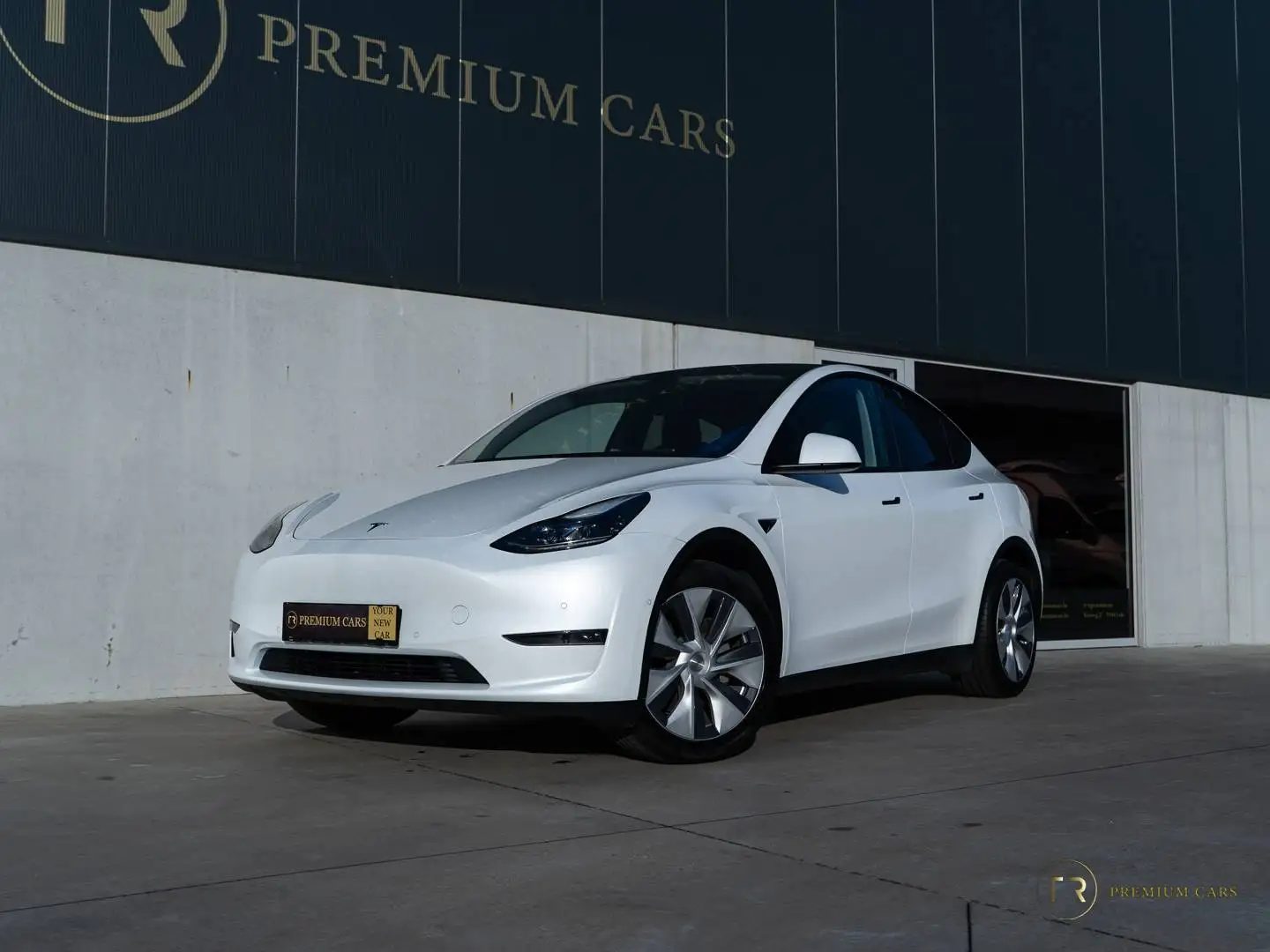 Tesla Model Y Standard Range l RWD l Pano l Full Self Driving l Towhook