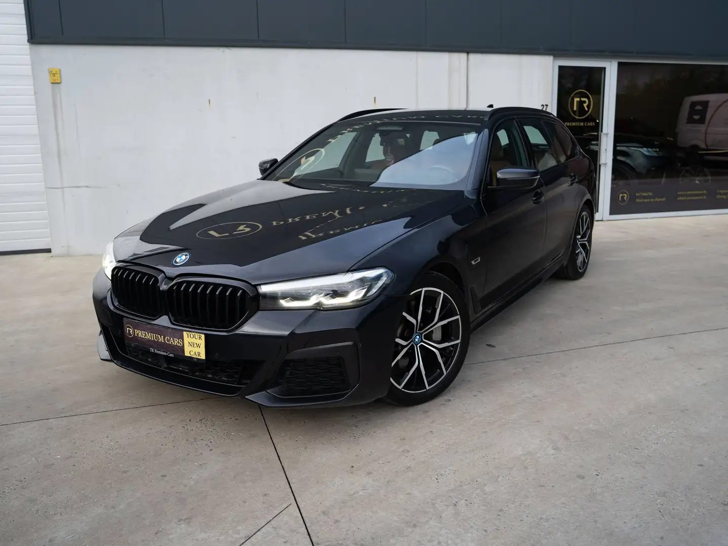 BMW 530 e l Touring l M-Pack l Trekhaak l HIFI l Shadow l Camera l Driver Assist