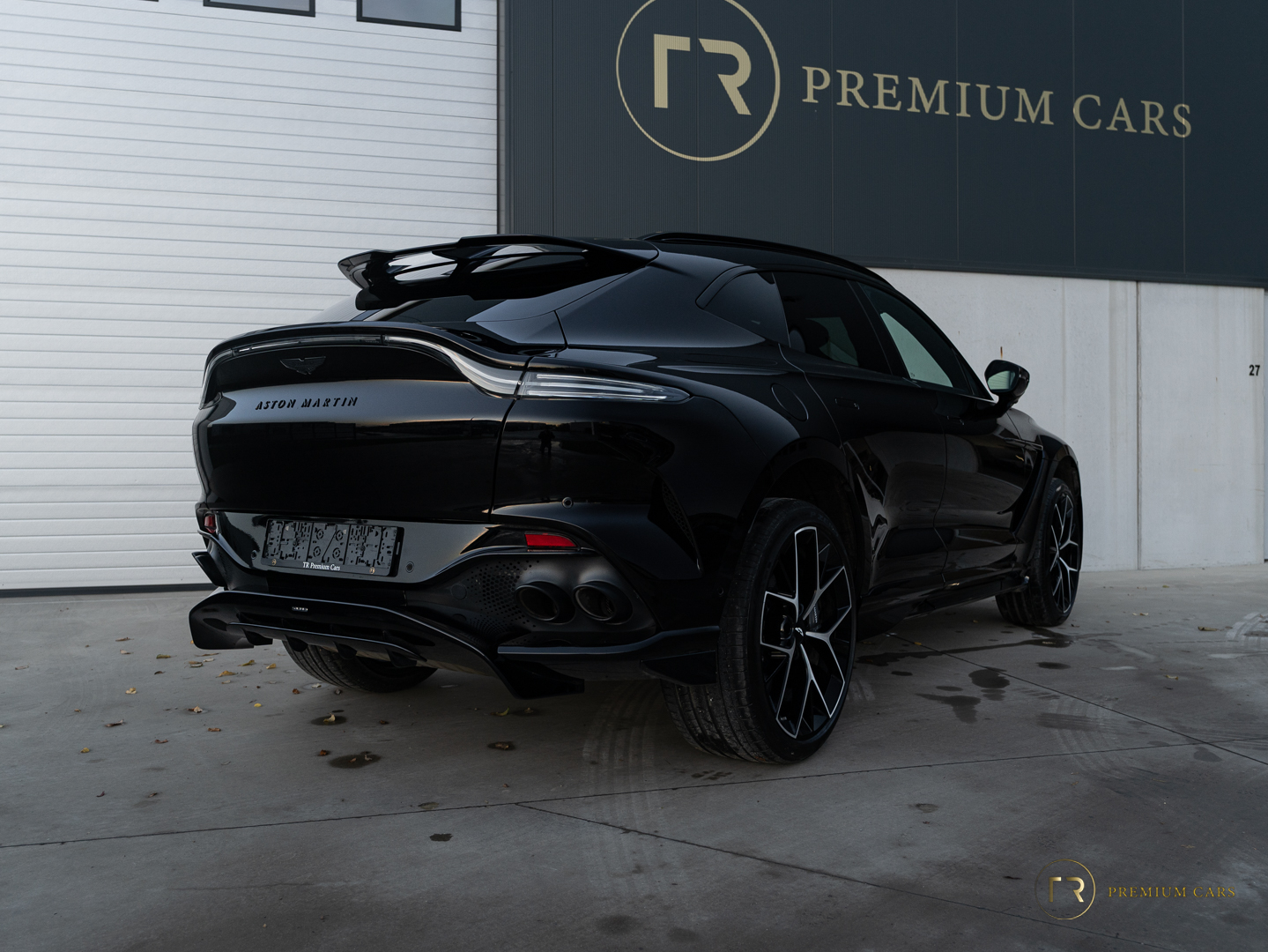 Aston Martin DBX707